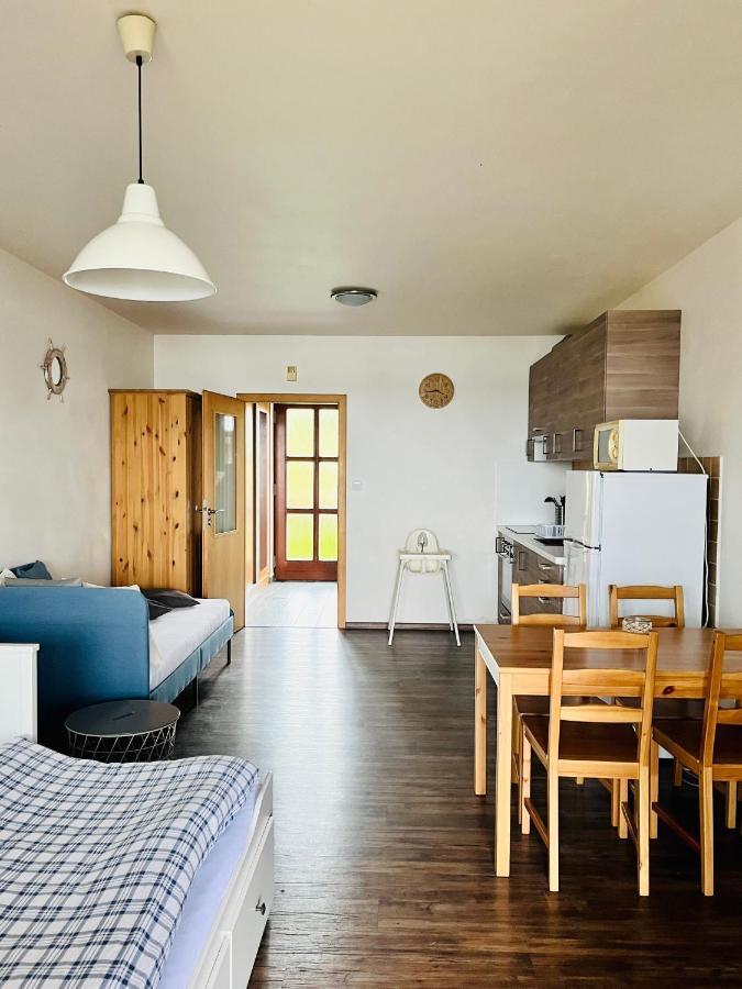 Apartman Plachetnice Frymburk Eksteriør billede